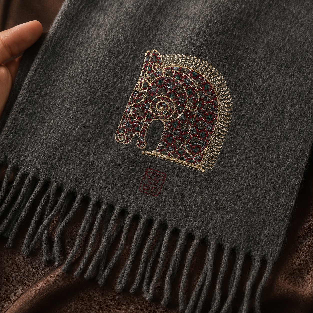 Embroidered Silk Accessory #qixiu-ypqx-009 detail 3