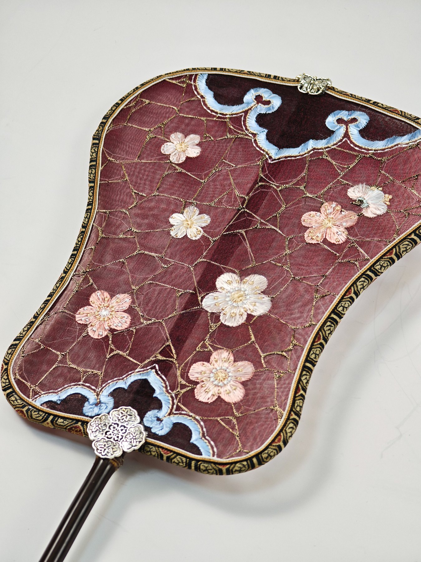 YIPIN Fine Fan | YPLS-002 | Ice-Crack Plum Plantain Fan detail 3