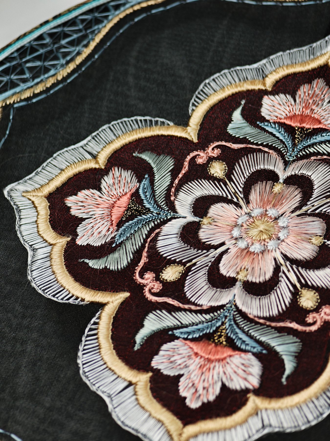 YIPIN Fine Fan | YPLS-003 | Dunhuang Tang Rosette Fan detail 4