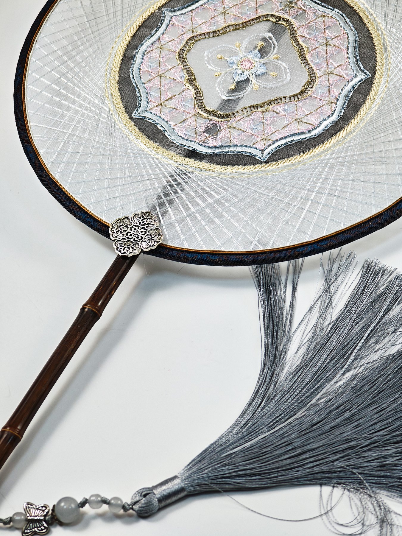 YIPIN Fine Fan | YPLS-005 | Moonlit Luo Silk Fan detail 3