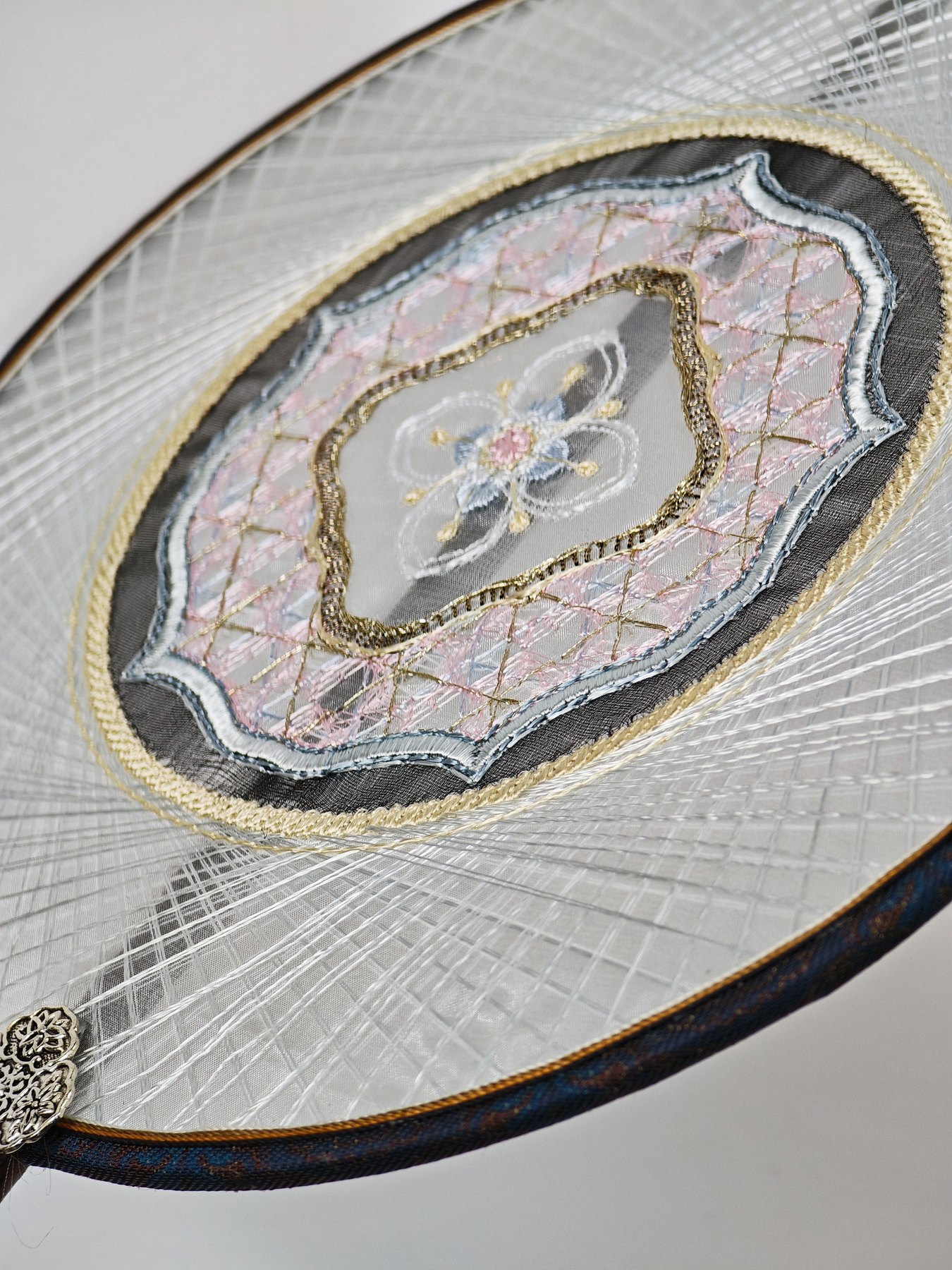 YIPIN Fine Fan | YPLS-005 | Moonlit Luo Silk Fan detail 6