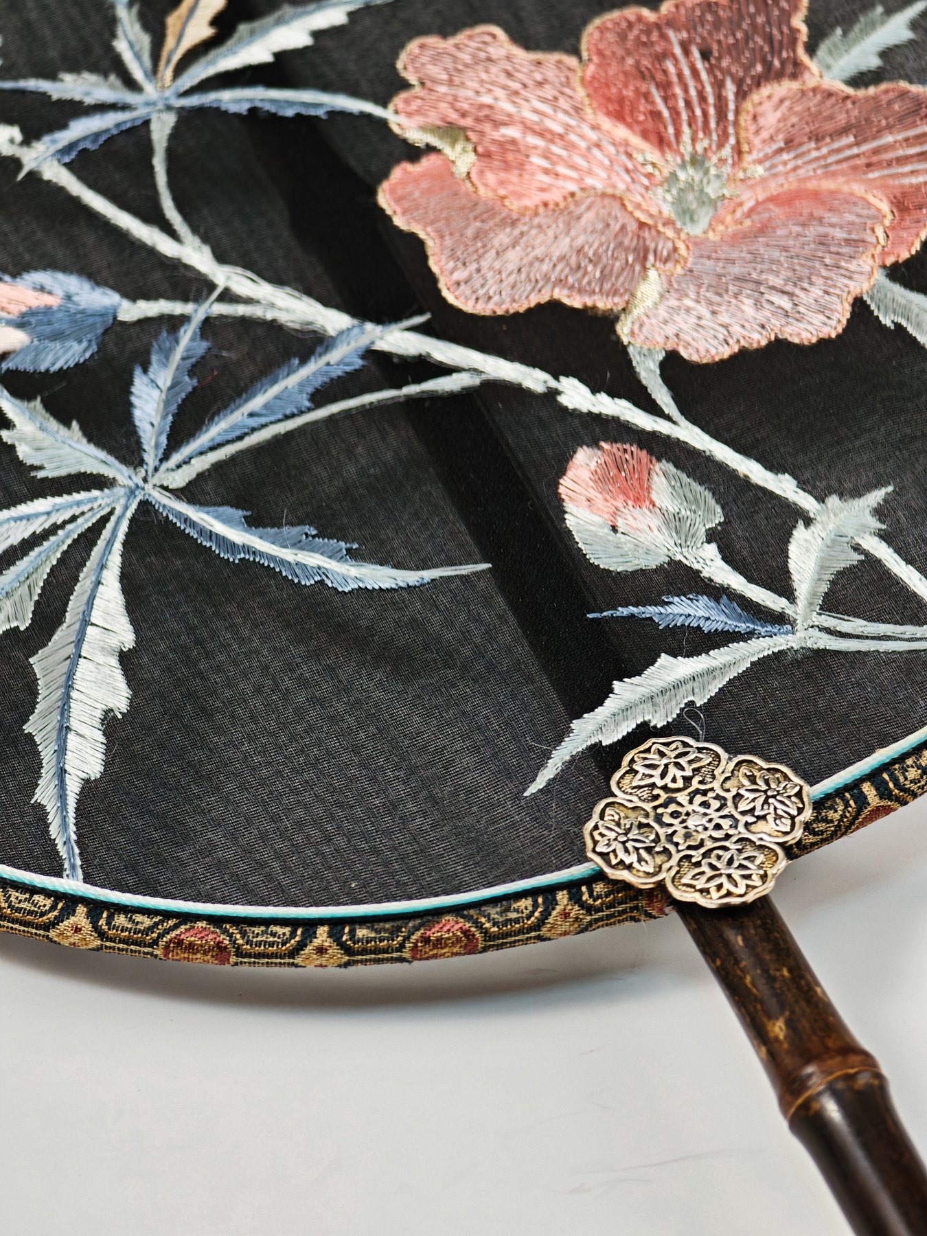 YIPIN Fine Fan | YPLS-006 | Pine Rhythm Hollyhock Fan detail 4