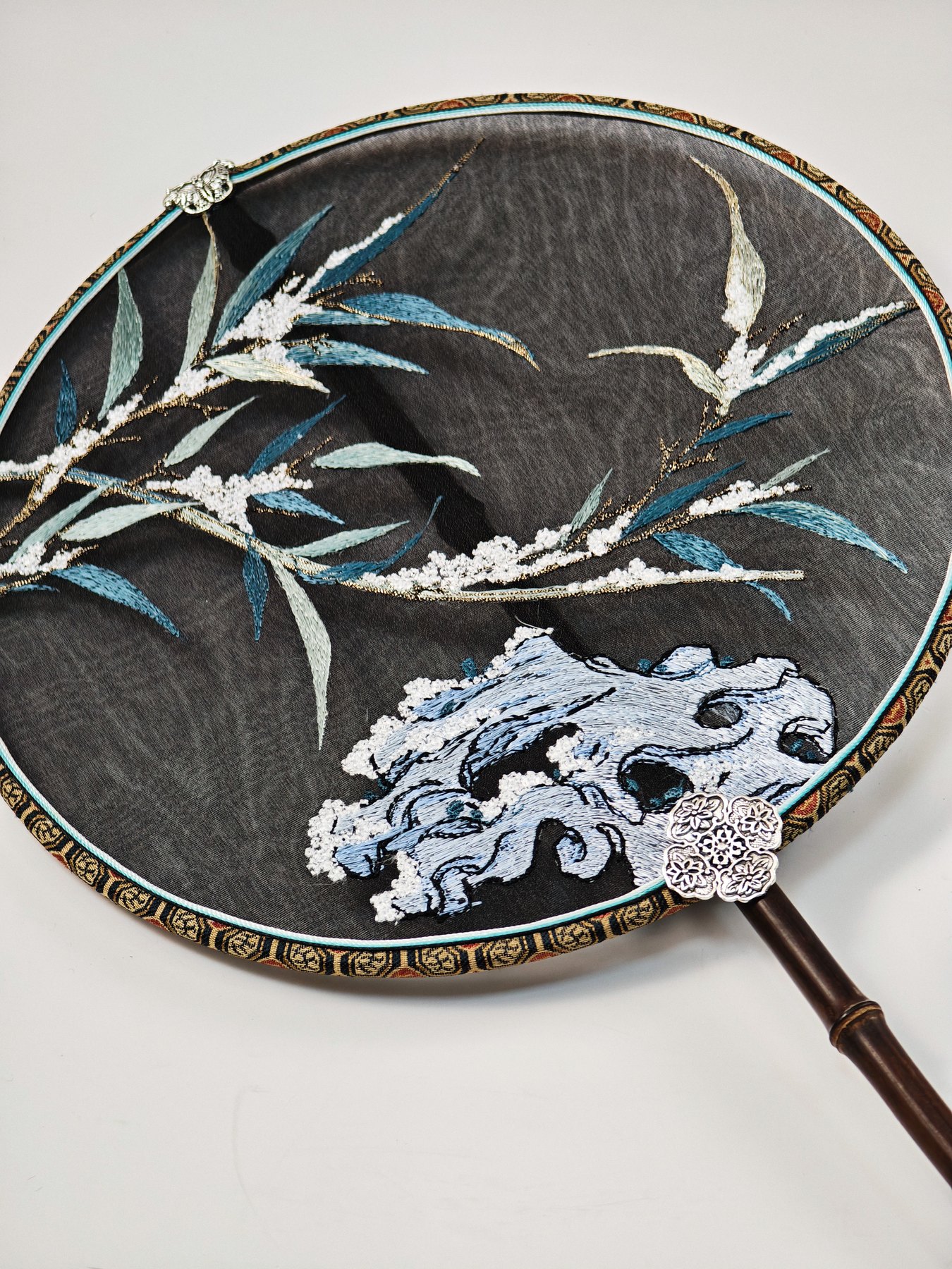 YIPIN Fine Fan | YPLS-007 | Snow Bamboo and Scholar Rock Fan detail 3