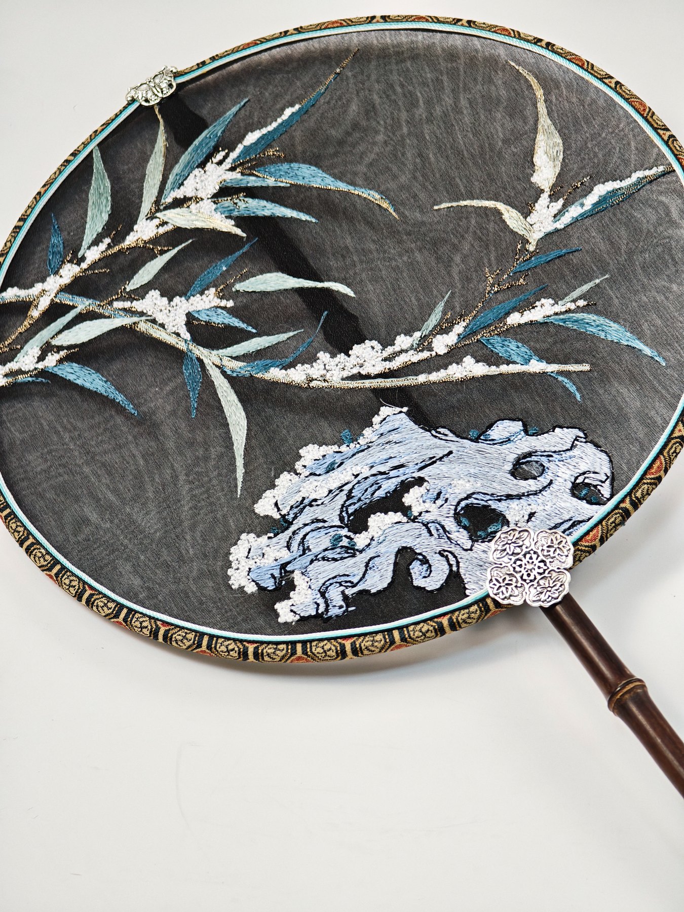 YIPIN Fine Fan | YPLS-007 | Snow Bamboo and Scholar Rock Fan detail 4