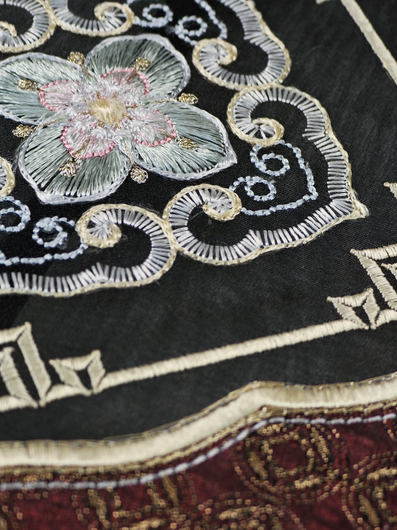 YIPIN Fine Fan | YPLS-011 | Ruyi Persimmon Motif Fan detail 5