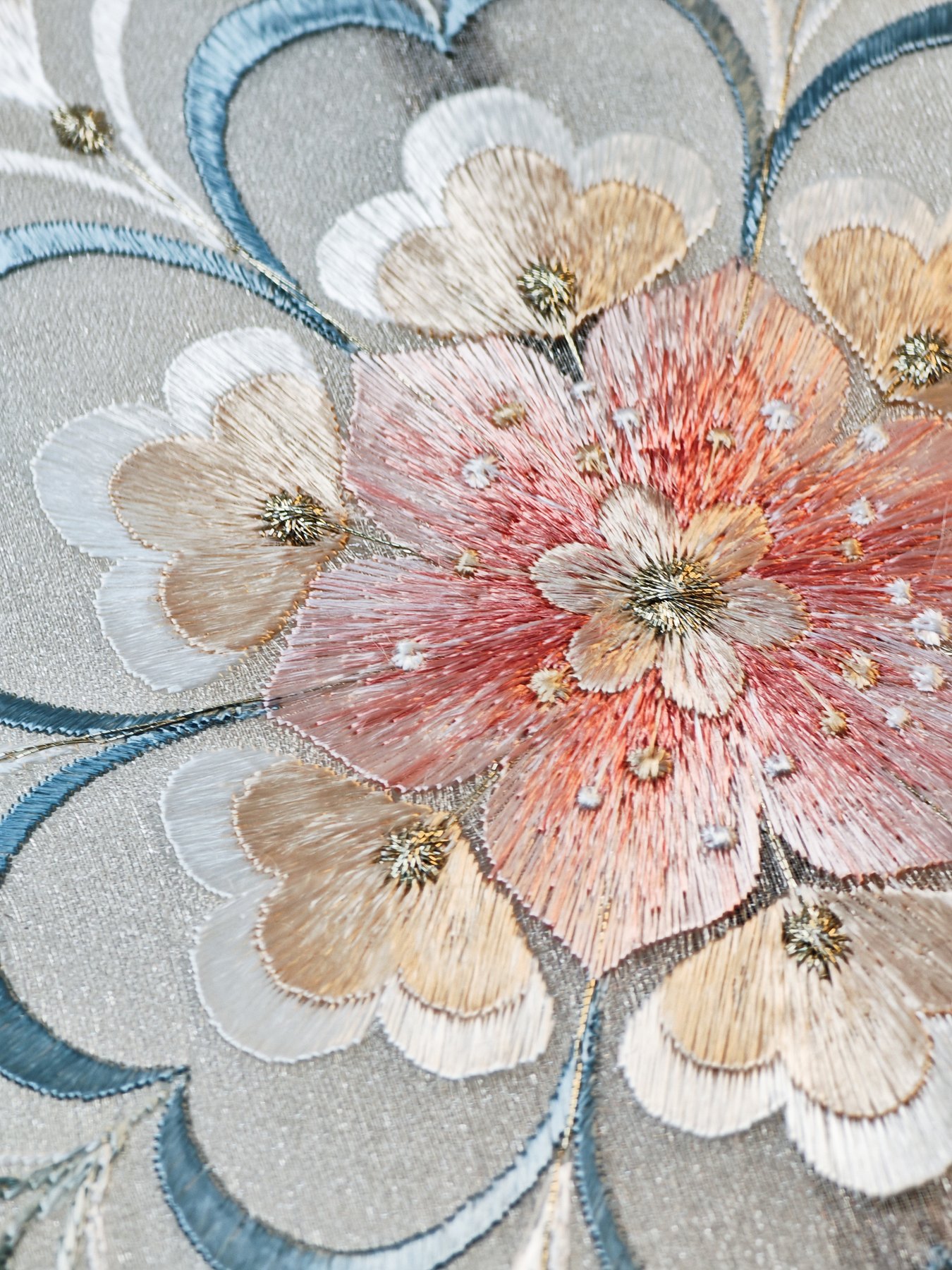 YIPIN Fine Fan | YPLS-012 | Dunhuang Baoxiang Floral Fan detail 3