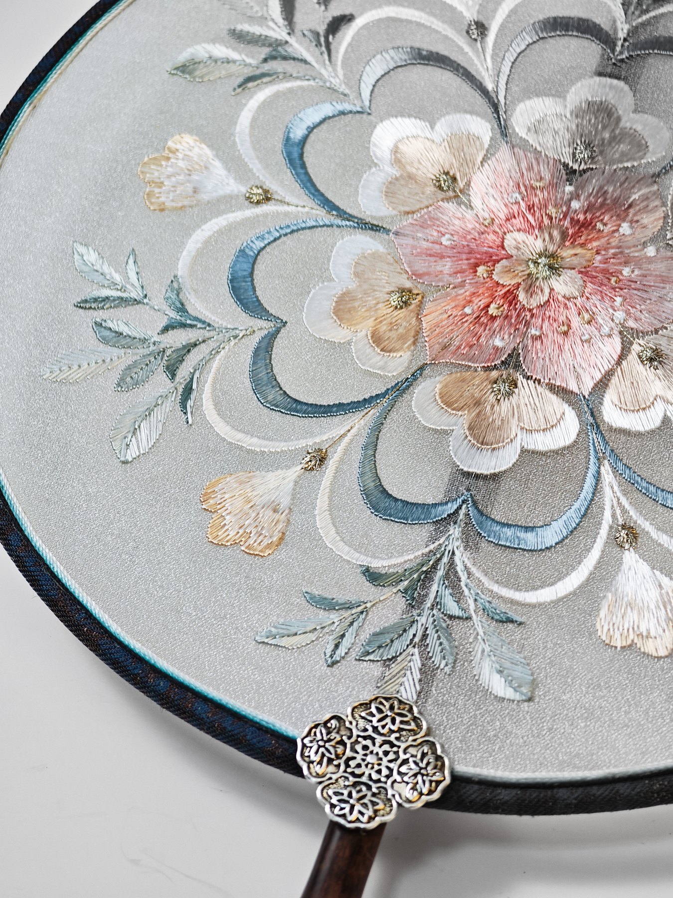 YIPIN Fine Fan | YPLS-012 | Dunhuang Baoxiang Floral Fan detail 6