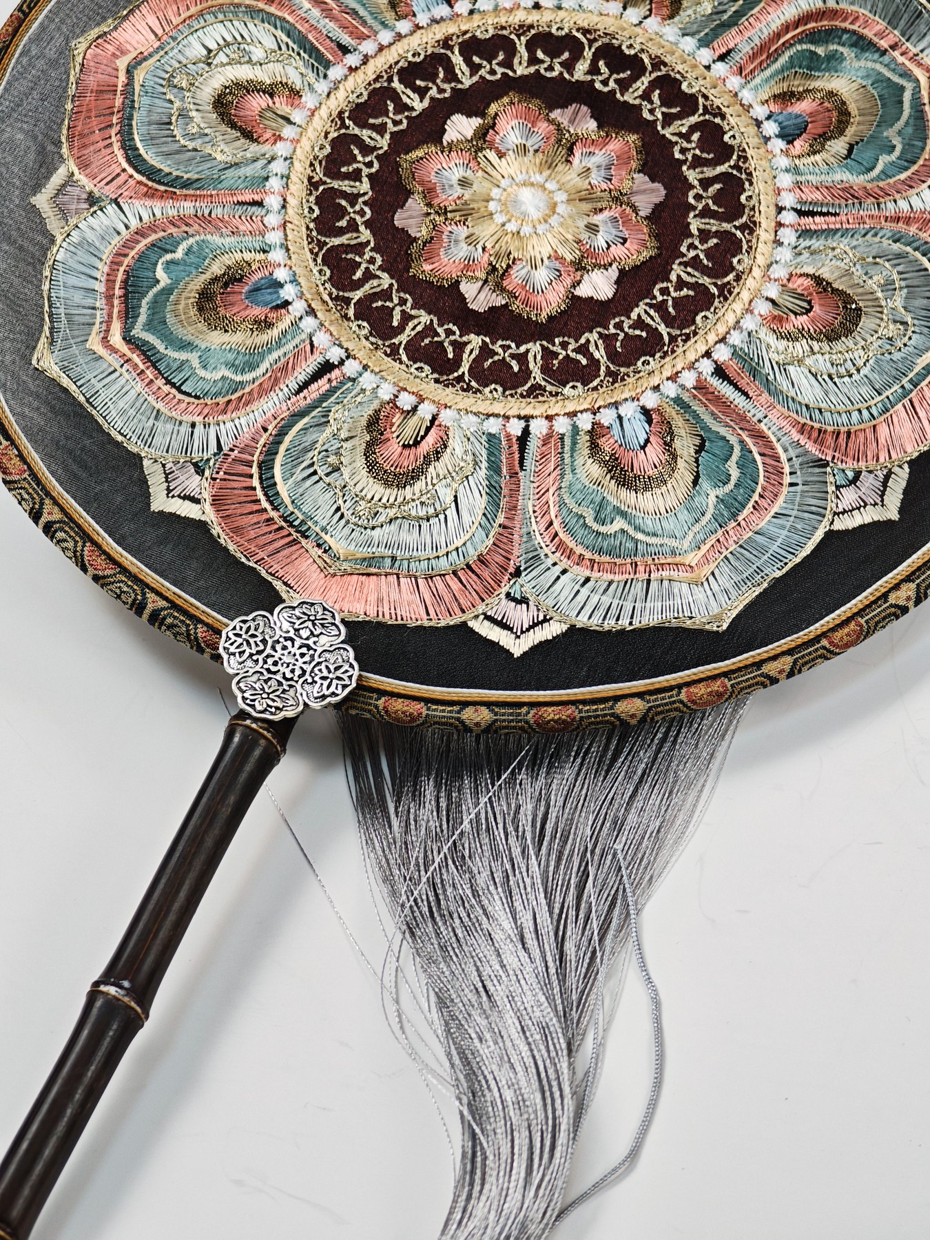 YIPIN Fine Fan | YPLS-015 | Baoxiang Rosette Fan detail 3