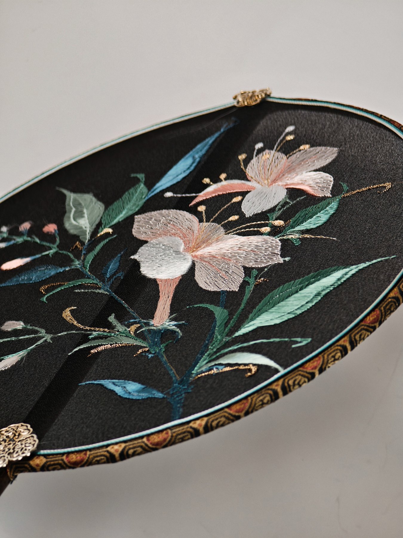 YIPIN Fine Fan | YPLS-017 | Jasmine Blossom Fan detail 5