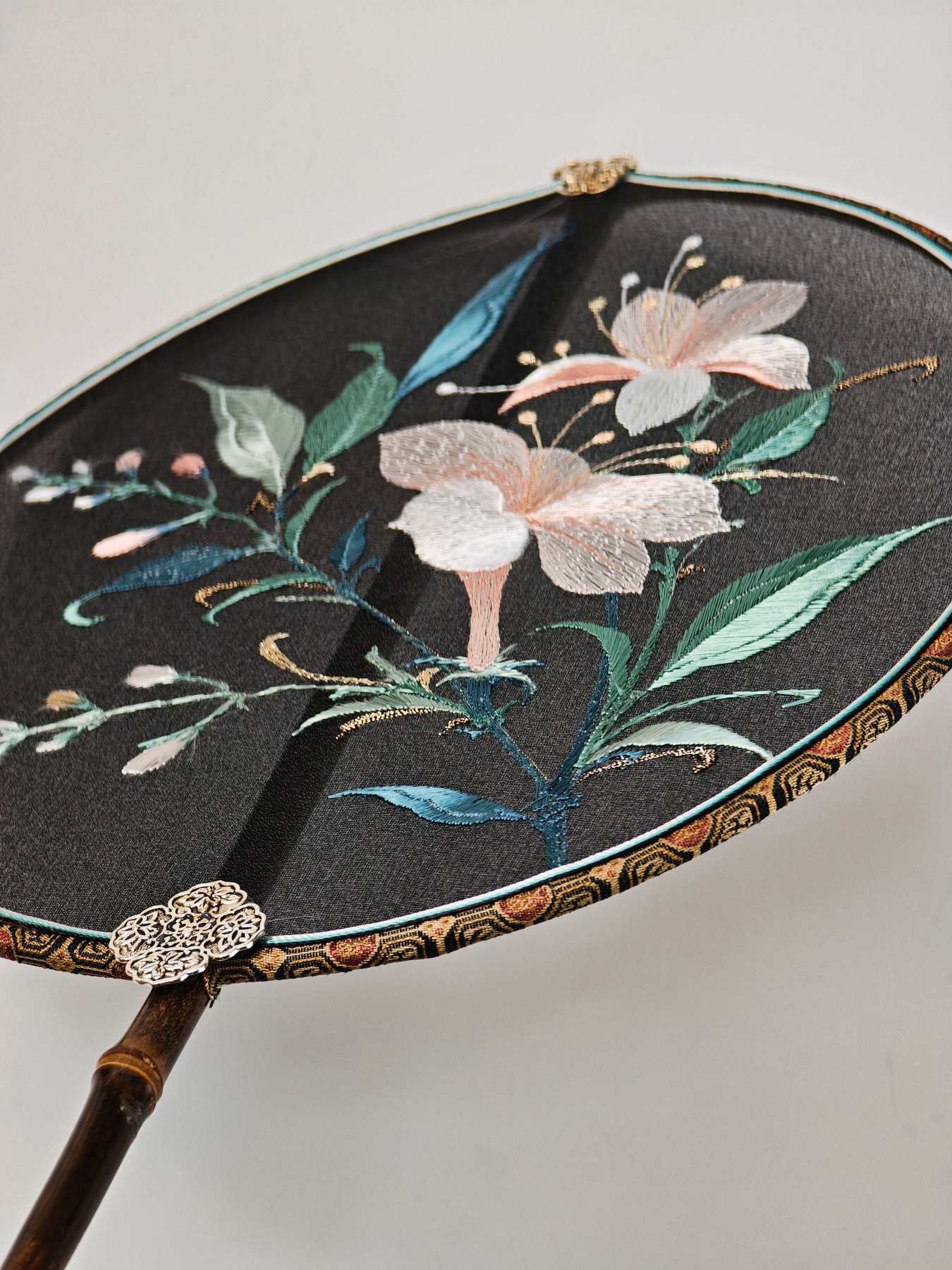 YIPIN Fine Fan | YPLS-017 | Jasmine Blossom Fan detail 6