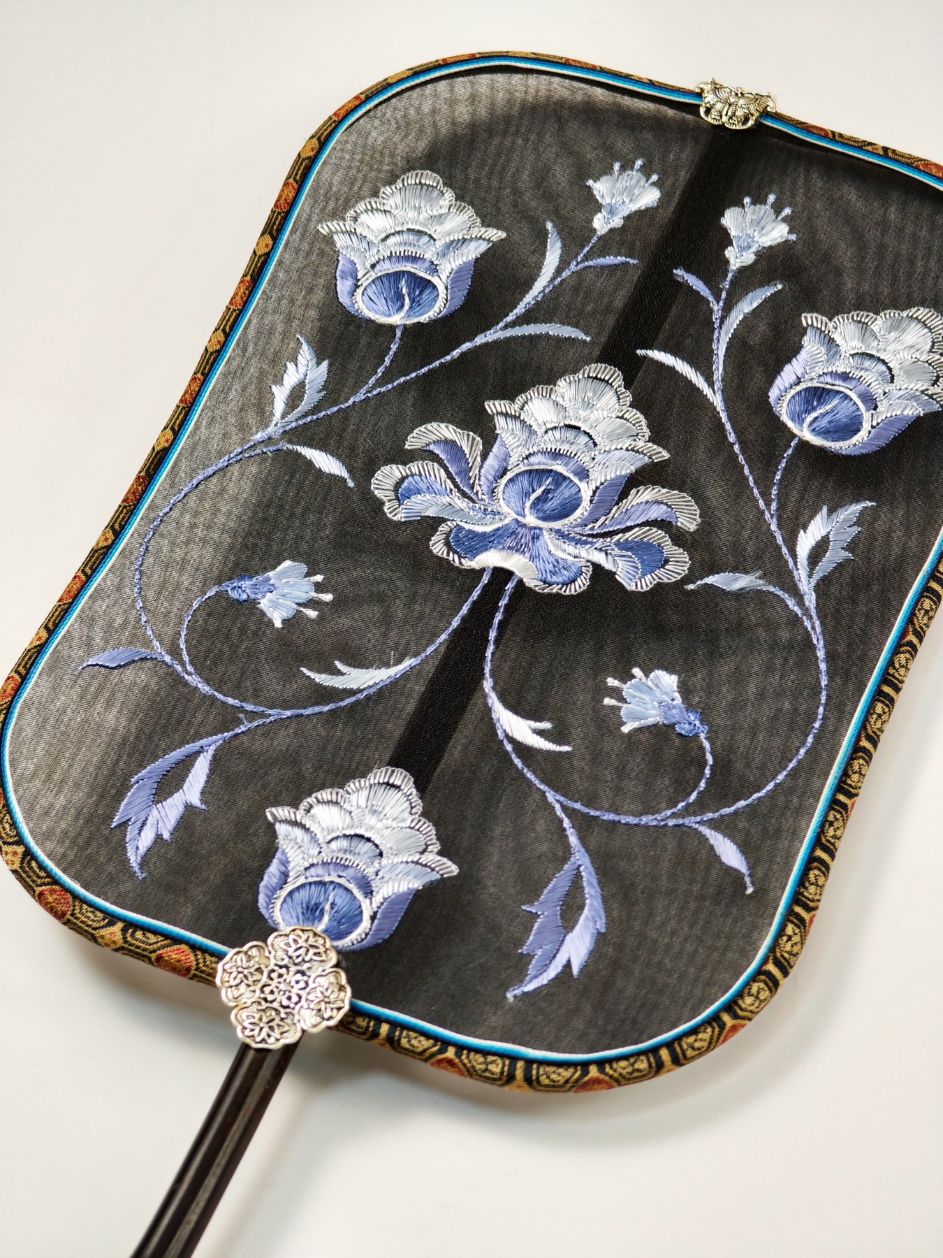 YIPIN Fine Fan | YPLS-021 | Three-Blue Embroidery Fan detail 3
