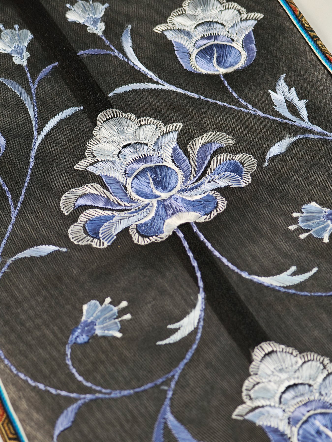 YIPIN Fine Fan | YPLS-021 | Three-Blue Embroidery Fan detail 4