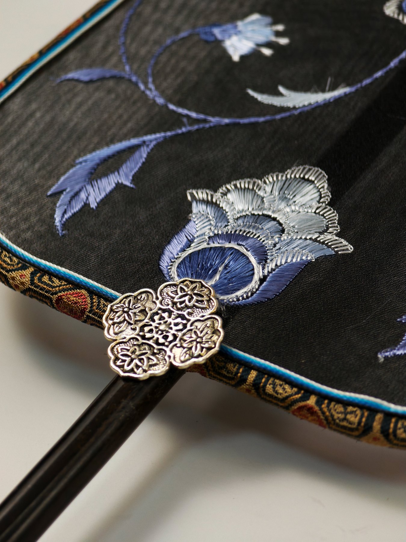 YIPIN Fine Fan | YPLS-021 | Three-Blue Embroidery Fan detail 5