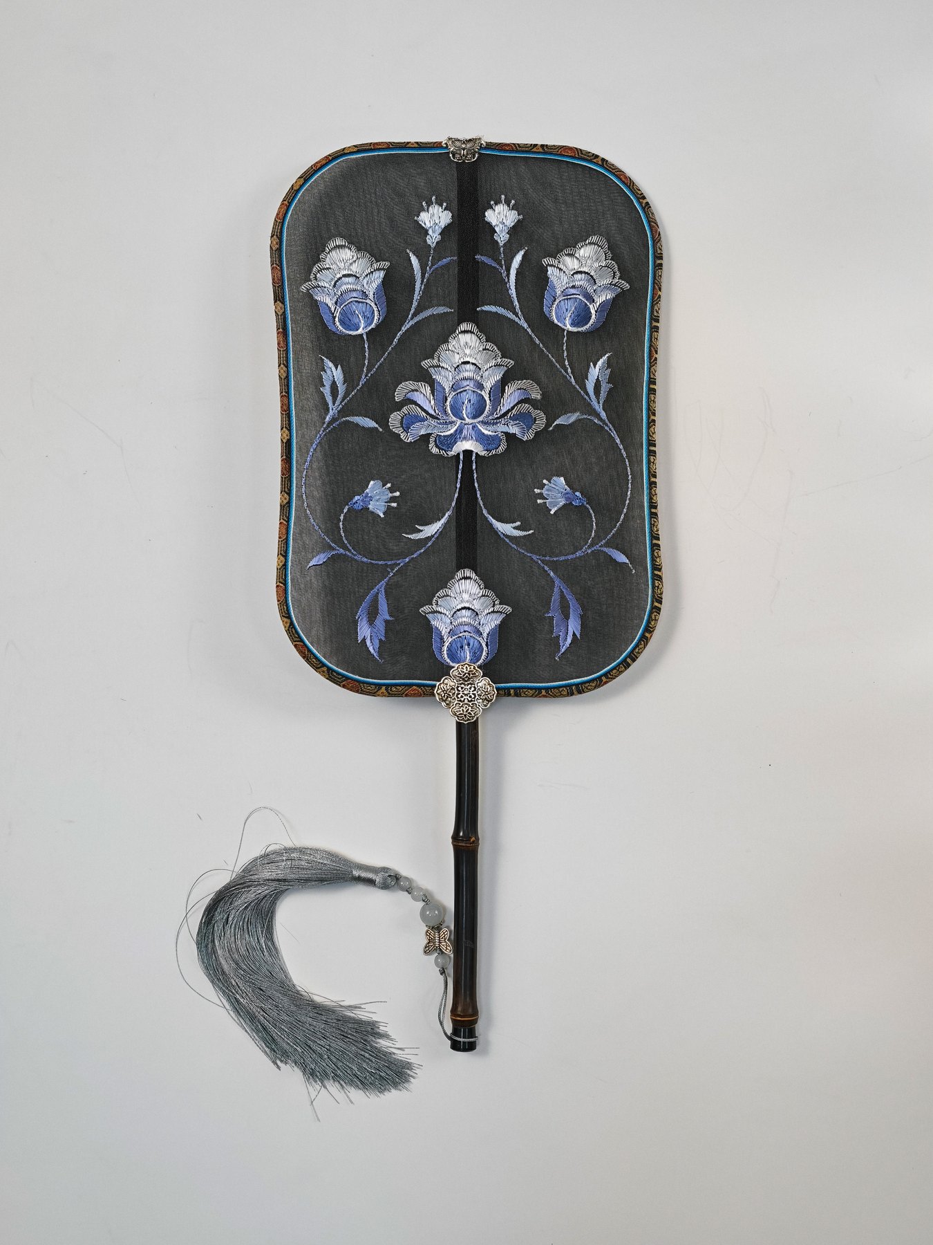 YIPIN Fine Fan | YPLS-021 | Three-Blue Embroidery Fan detail 6