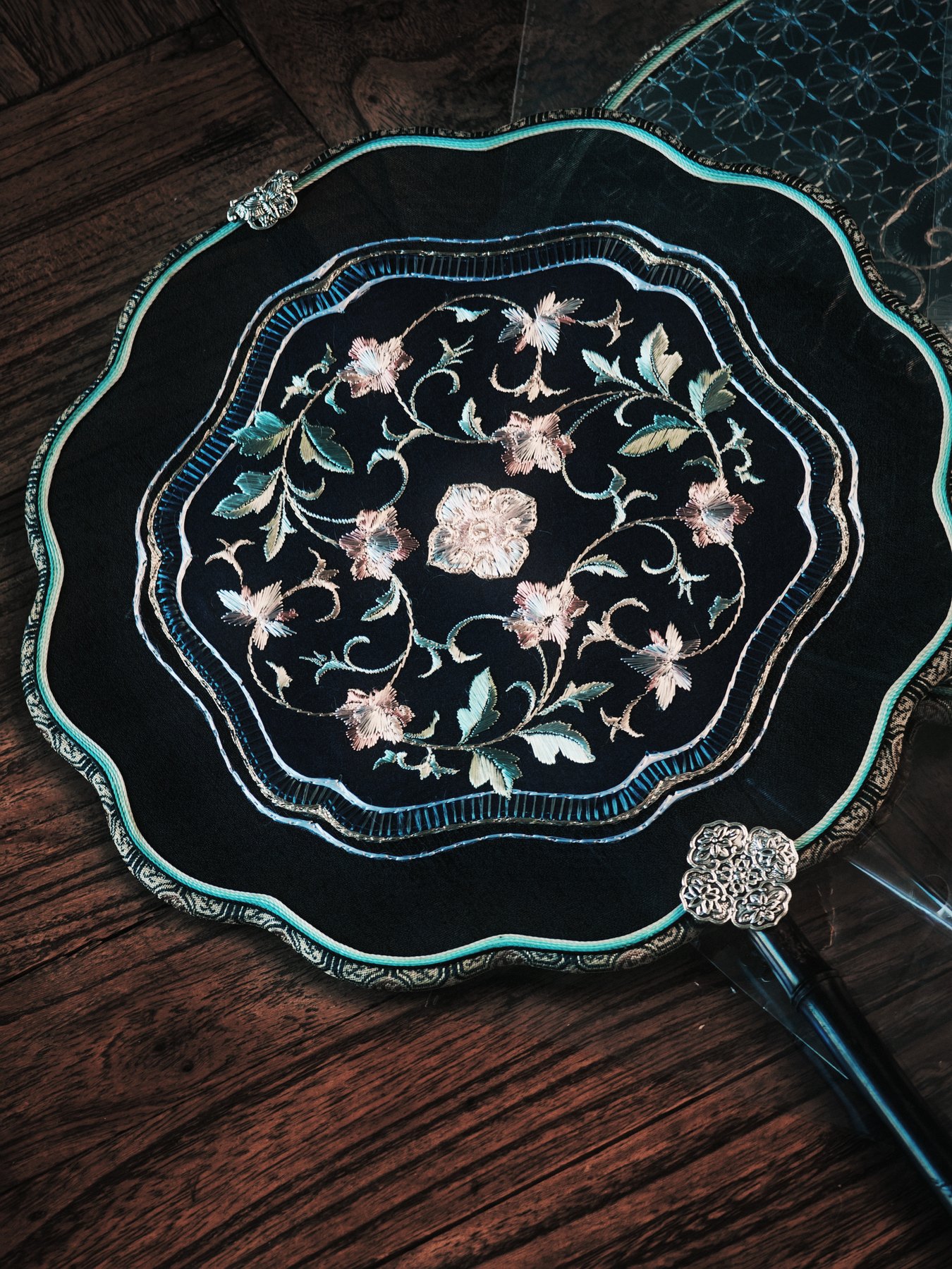 YIPIN Fine Fan | YPLS-022 | Lotus Scroll Fan detail 3