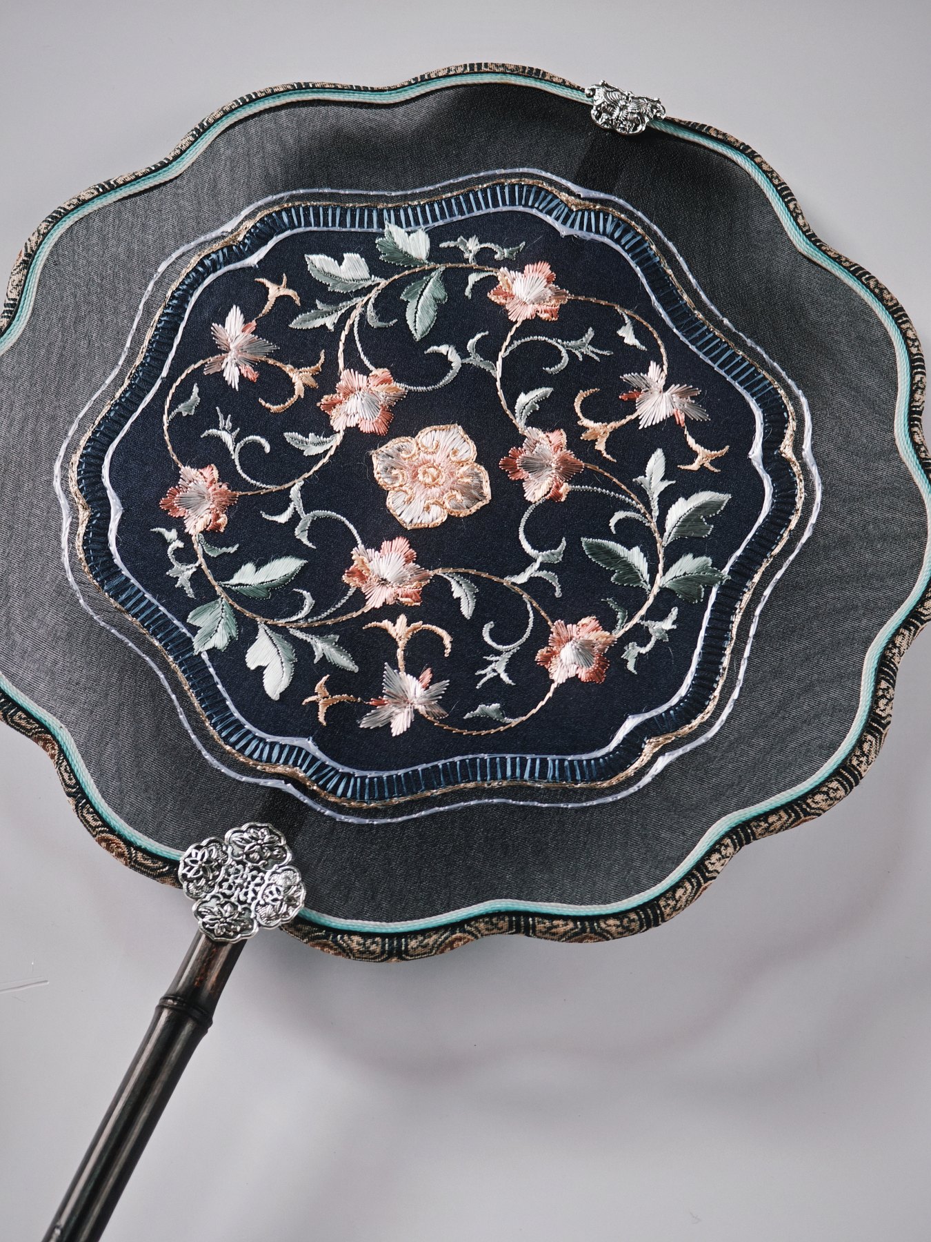 YIPIN Fine Fan | YPLS-022 | Lotus Scroll Fan detail 6