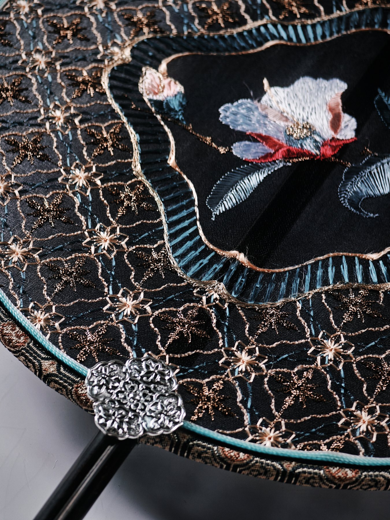 YIPIN Fine Fan | YPLS-023 | Camellia Blossom Fan detail 4