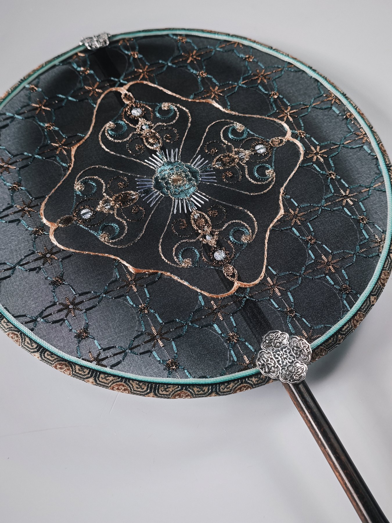 YIPIN Fine Fan | YPLS-024 | Ruyi Baoxiang Floral Fan detail 4