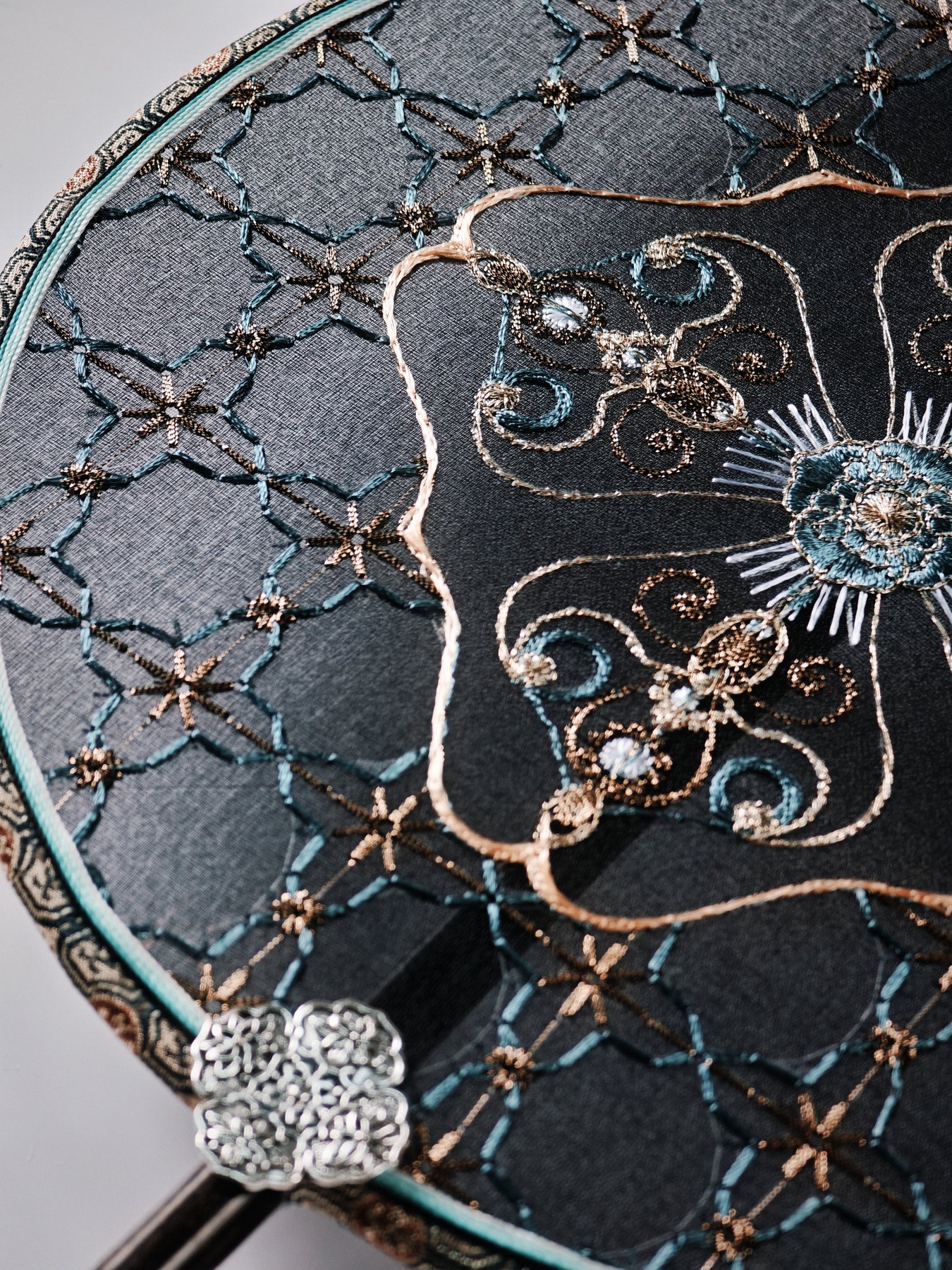 YIPIN Fine Fan | YPLS-024 | Ruyi Baoxiang Floral Fan detail 5