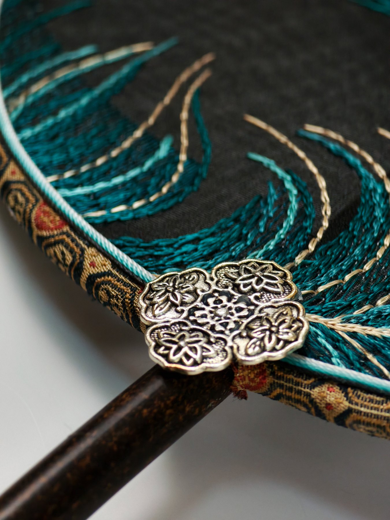 YIPIN Fine Fan | YPLS-025 | Plume Feather Fan detail 5