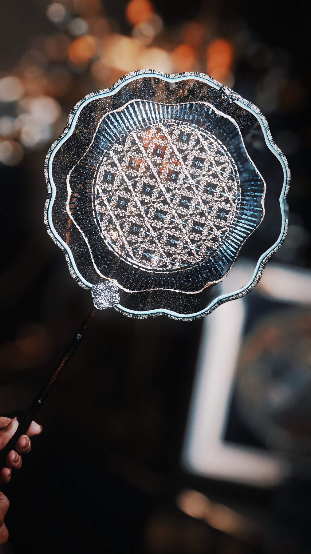 YIPIN Fine Fan | YPLS-026 | Golden Vine Floral Mirror Fan detail 3