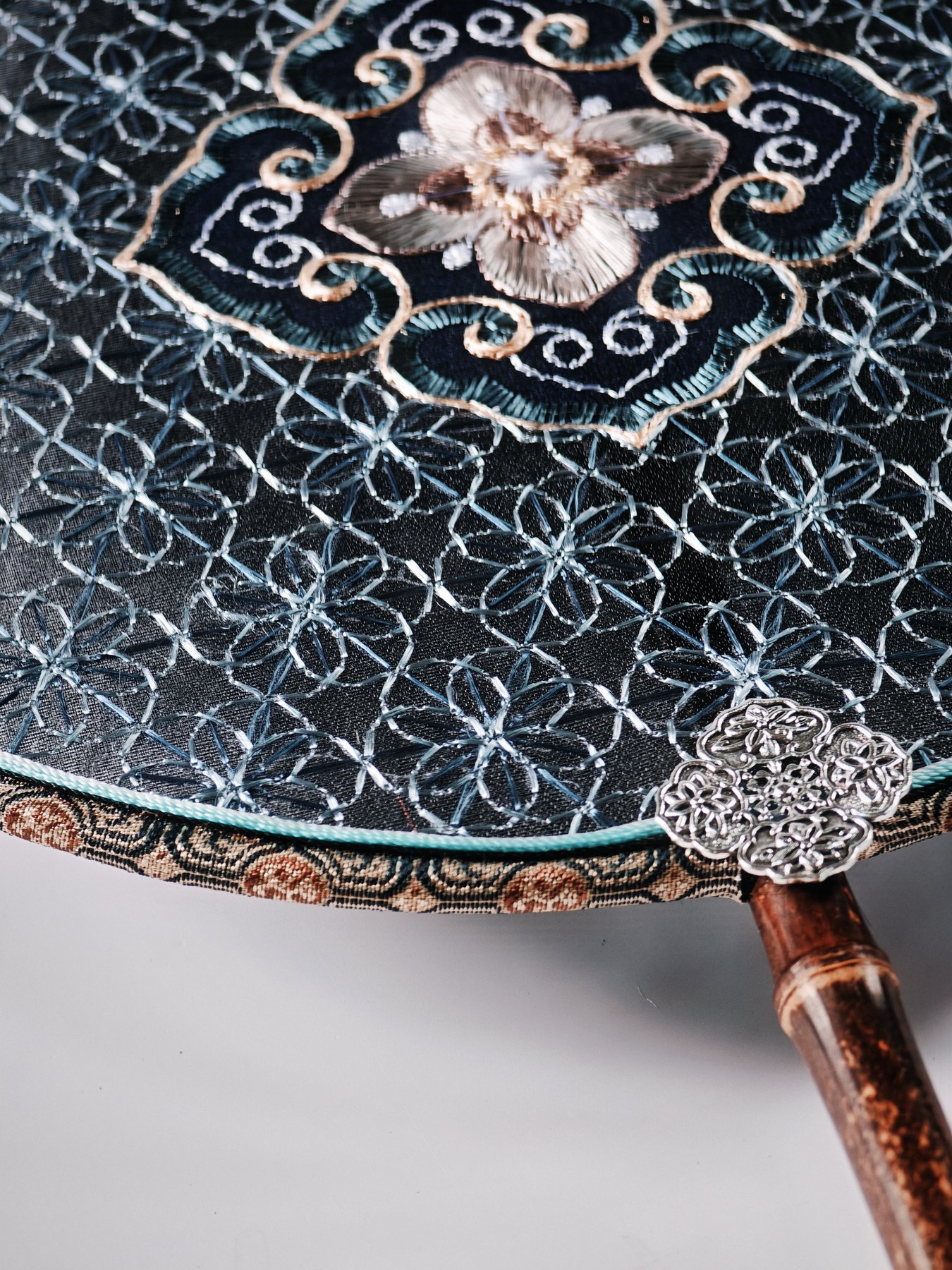 YIPIN Fine Fan | YPLS-027 | Star-Lotus Brocade Fan detail 6